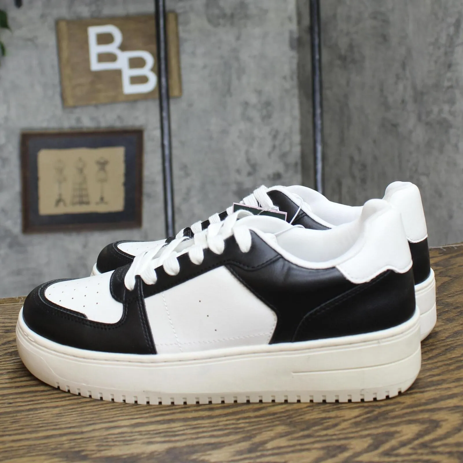 Wild Fable Womens Lola Lace-Up Sneakers with Memory Foam Insole Black 9.5M